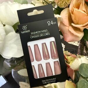 🆕💅🏻 LADYBIRD 24 PIECE FASHION PRESS-ON NAILS. BRAND NEW FACTORY SEALED.